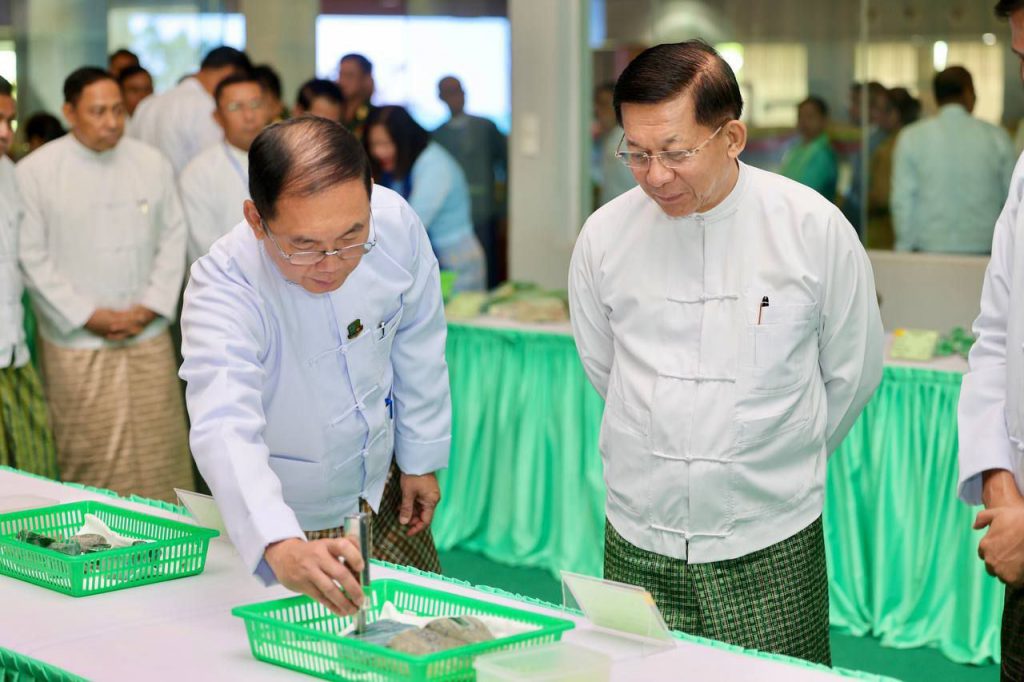 ❝နိုင်ငံတော်စီမံအုပ်ချုပ်ရေးကောင်စီဥက္ကဋ္ဌ နိုင်ငံတော်ဝန်ကြီးချုပ် ဗိုလ်ချုပ်မှူးကြီး မင်းအောင်လှိုင် ၂၀၂၄ ခုနှစ်၊ (၅၉)ကြိမ်မြောက် မြန်မာ့ကျောက်မျက်ရတနာပြပွဲ ဖွင့်ပွဲအခမ်းအနားသို့ တက်ရောက်ချီးမြှင့်❞