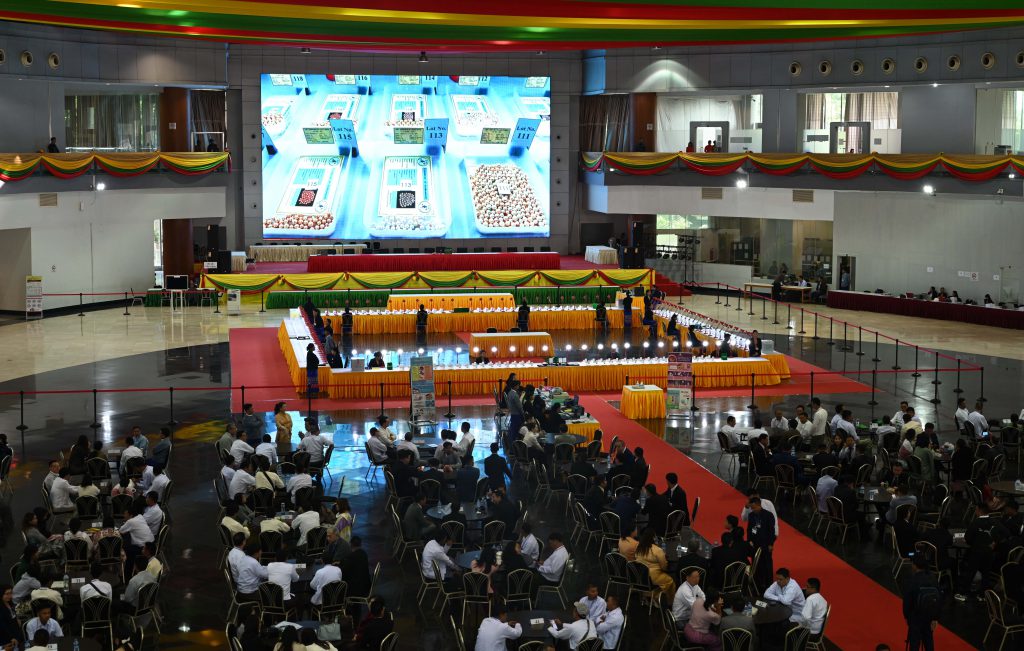 ၂၀၂၄ ခုနှစ်၊ နှစ်လယ်မြန်မာ့ကျောက်မျက်ရတနာပြပွဲ အောင်မြင်စွာကျင်းပပြီးစီး အုပ်စု(အေ၊ဘီနှင့်စီ)တို့မှ ကျောက်စိမ်းအတွဲပေါင်း (၃၉၆၆)တွဲ ရောင်းချနိုင်ခဲ့ နေပြည်တော် နိုဝင်ဘာ ၂၇