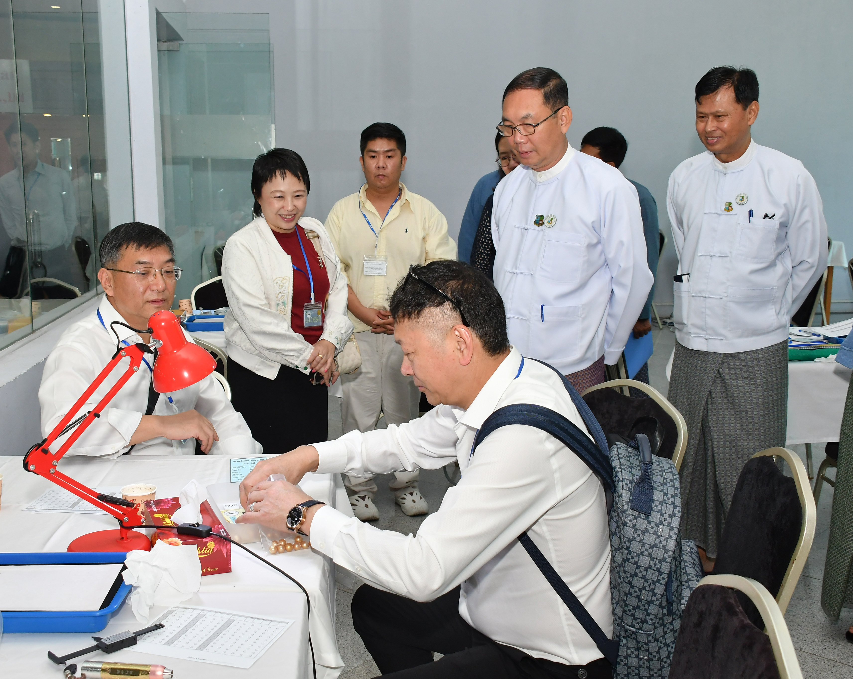 ၂၀၂၄ ခုနှစ်၊ နှစ်လယ်မြန်မာ့ကျောက်မျက်ရတနာပြပွဲ တတိယနေ့ ဆက်လက်ကျင်းပ နေပြည်တော် နိုဝင်ဘာ ၂၀