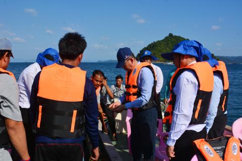 ပြည်ထောင်စုဝန်ကြီး ဦးခင်မောင်ရီ တနင်္သာရီတိုင်းဒေသကြီး၊ ဘုတ်ပြင်းမြို့နယ်၊ ပုလဲကျွန်းရှိ ပုလဲထုတ်ယူမှုလုပ်ငန်းများနှင့် ကော့သောင်းမြို့နယ်အတွင်း တည်ရှိသော လန်ပိအဏ္ဏဝါအမျိုးသားဥယျာဉ် ထိန်းသိမ်းကာကွယ်စောင့်ရှောက်ထားမှုအခြေအနေများအား ကြည့်ရှုစစ်ဆေး