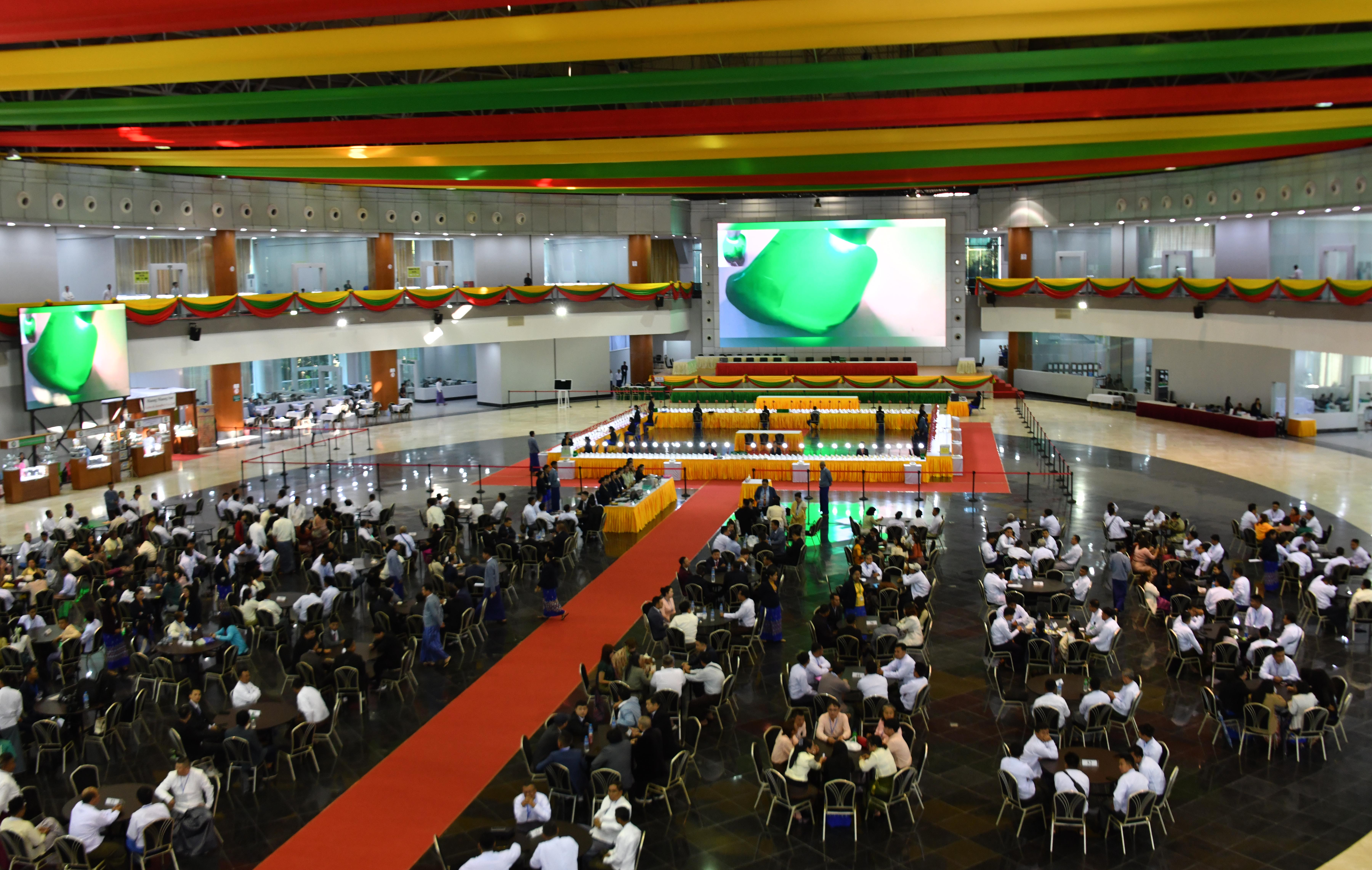 ၂၀၂၅ ခုနှစ်၊ (၆၀)ကြိမ်မြောက် မြန်မာ့ကျောက်မျက်ရတနာပြပွဲ အောင်မြင်စွာကျင်းပပြီးစီး အုပ်စု(အေ၊ဘီနှင့်စီ)တို့မှ ကျောက်စိမ်းအတွဲပေါင်း ၄၁၈၃ တွဲ ရောင်းချရ