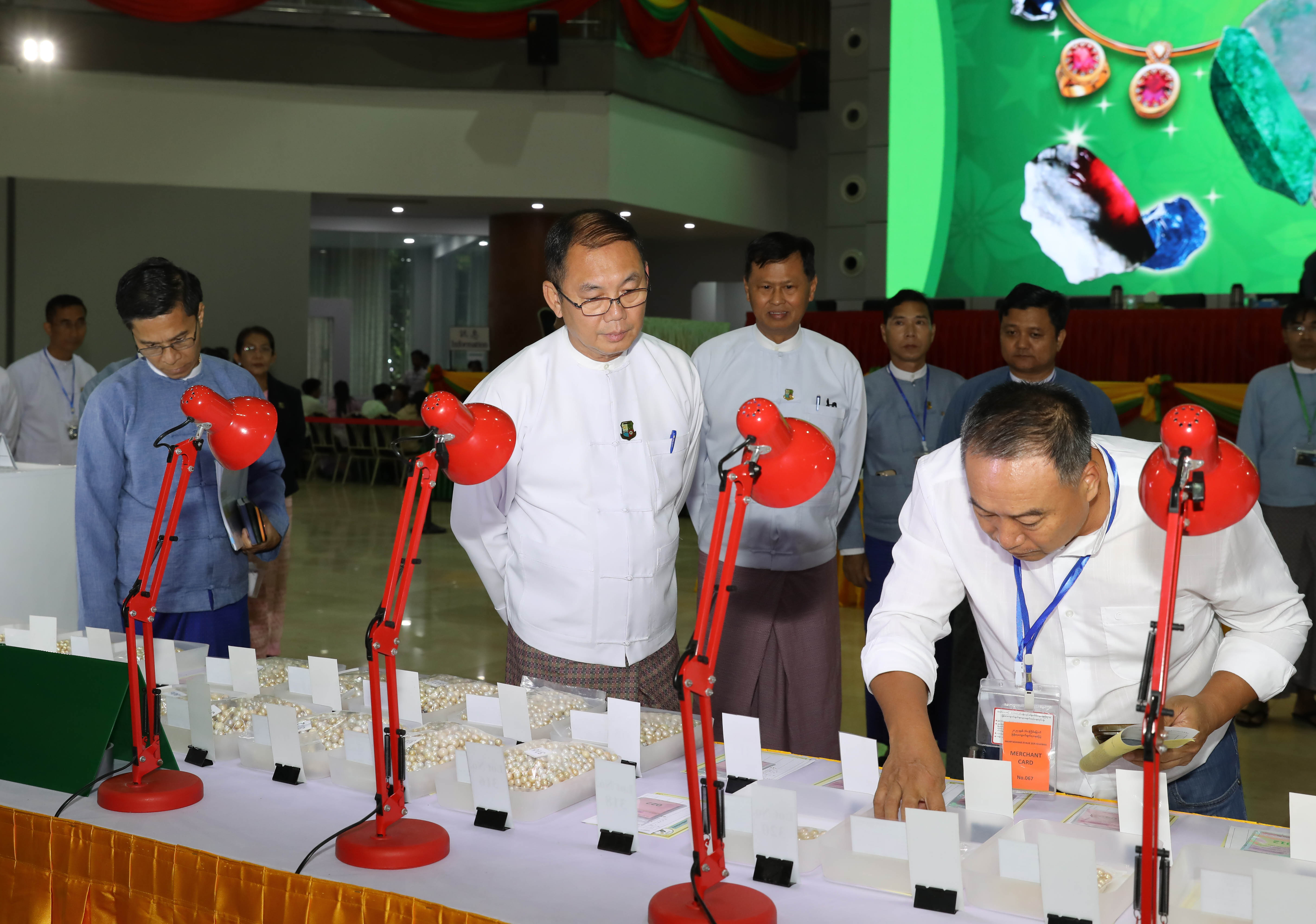 ၂၀၂၅ ခုနှစ်၊ (၆၀)ကြိမ်မြောက် မြန်မာ့ကျောက်မျက်ရတနာပြပွဲ ဒုတိယနေ့ ဆက်လက်ကျင်းပ ပုလဲအတွဲပေါင်း ၂၂၄ တွဲ ရောင်းချရ